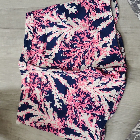 Lilly Pulitzer shorts Size 2 - Picture 2 of 4